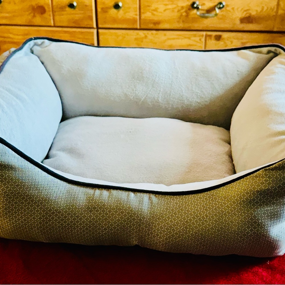 Cozy Gray Cat Bed